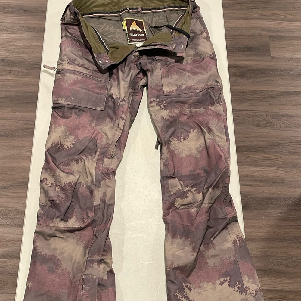 Burton DryRide Army Green Camo Snowpants size large snowboarding and skiing